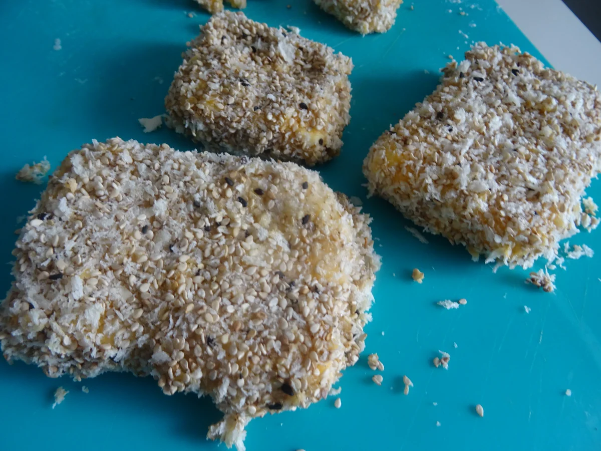 Rezept: Feta, gebacken in Sesam-Kruste, mit griechischem Bauern-Salat Bild Nr. 3 Feta, gebacken in Sesam-Kruste, mit griechischem Bauern-Salat - Rezept - Bild Nr. 3