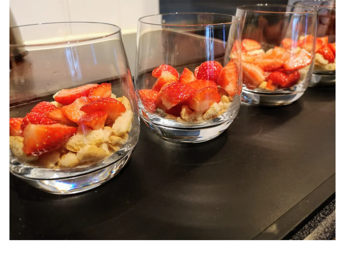 Rezept: BiNe` S ERDBEERTIRAMISU Bild Nr. 4 BiNe` S ERDBEERTIRAMISU - Rezept - Bild Nr. 4