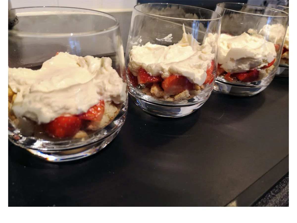 Rezept: BiNe` S ERDBEERTIRAMISU Bild Nr. 5 BiNe` S ERDBEERTIRAMISU - Rezept - Bild Nr. 5