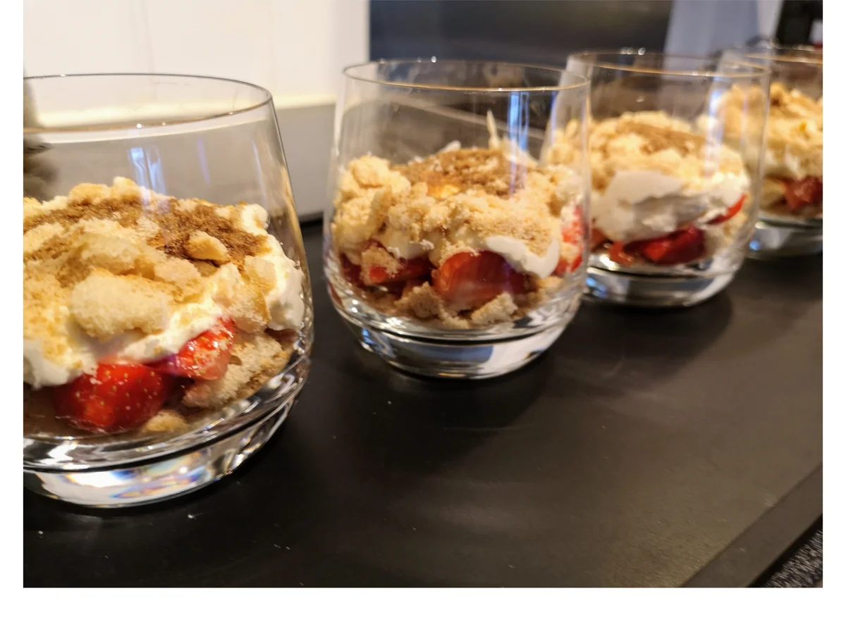 Rezept: BiNe` S ERDBEERTIRAMISU Bild Nr. 6 BiNe` S ERDBEERTIRAMISU - Rezept - Bild Nr. 6