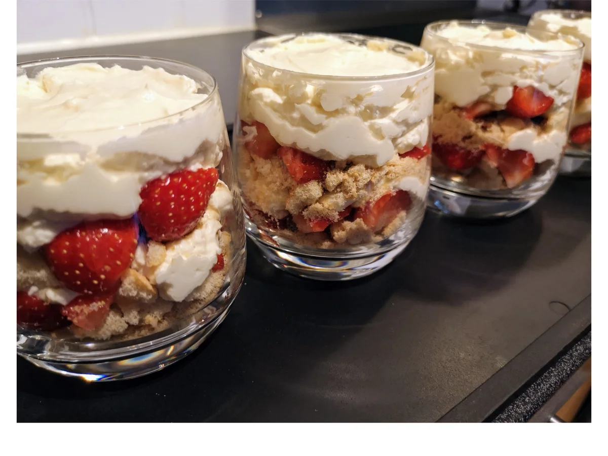 Rezept: BiNe` S ERDBEERTIRAMISU Bild Nr. 7 BiNe` S ERDBEERTIRAMISU - Rezept - Bild Nr. 7