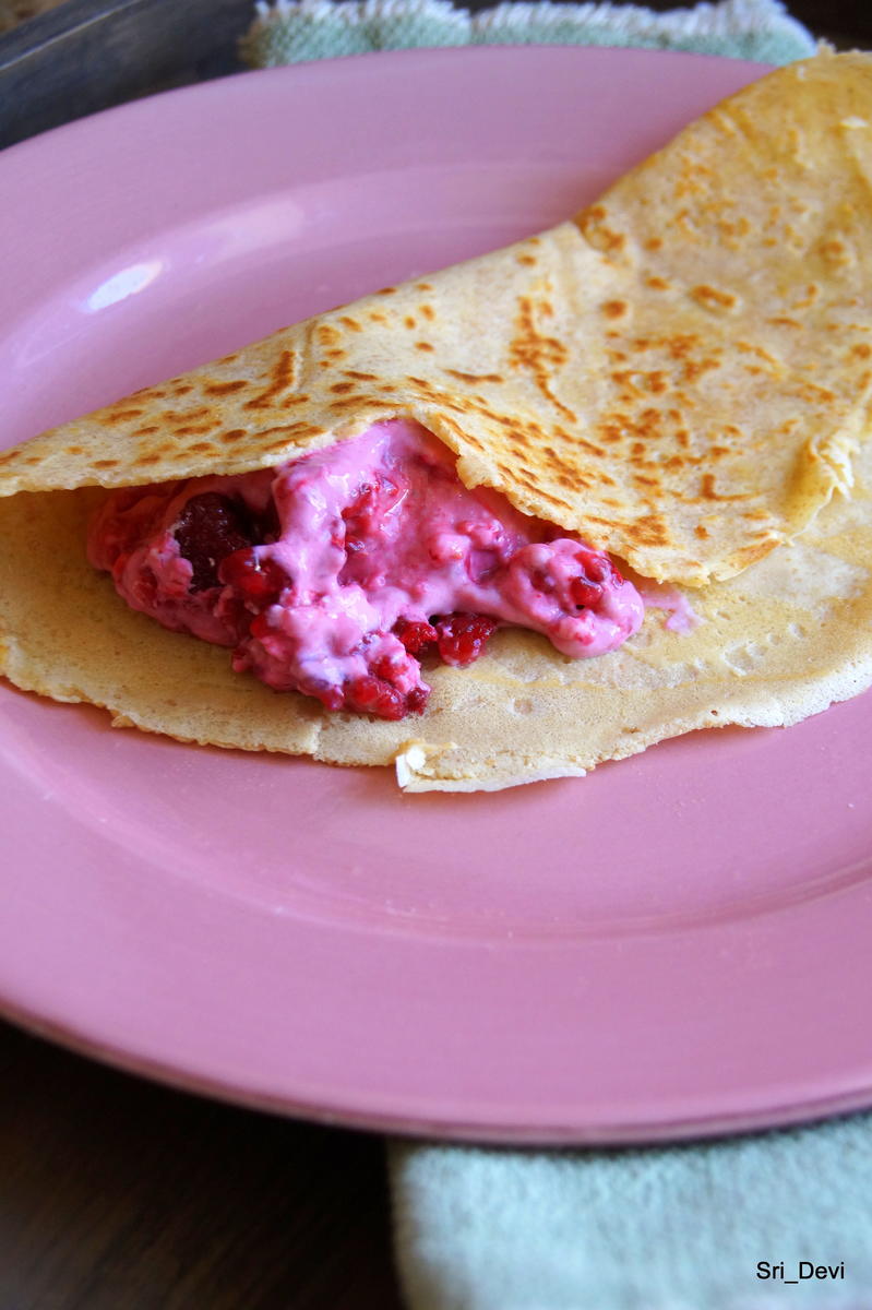 Frühstück: Dinkel-Pfannkuchen mit Himbeer-Joghurt-Füllung - Rezept - Bild Nr. 2