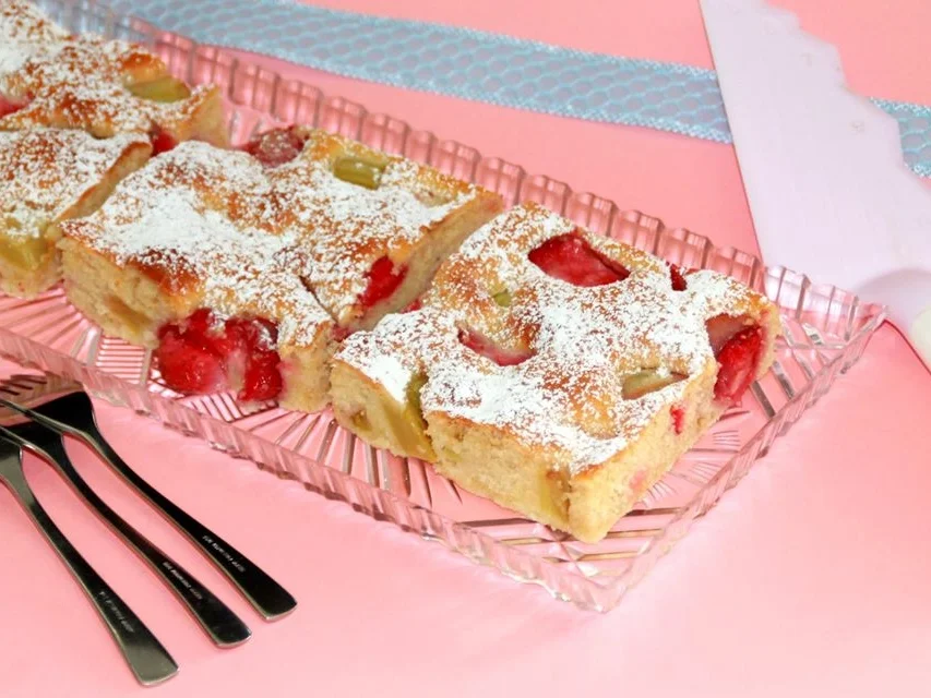 Rezept: Erdbeer Rhabarber Kuchen Bild Nr. 2 Erdbeer Rhabarber Kuchen - Rezept - Bild Nr. 2