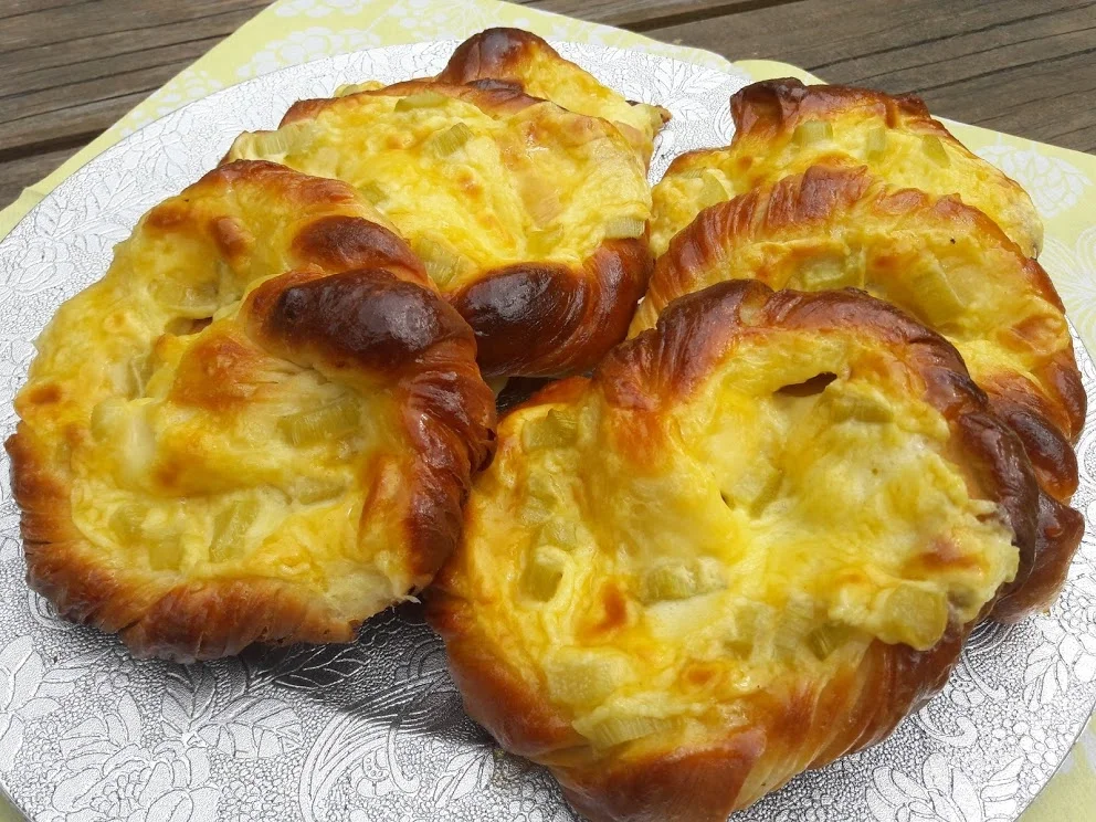 Mit Rhabarber gefüllte Puddingbrezeln - Rezept - Bild Nr. 2