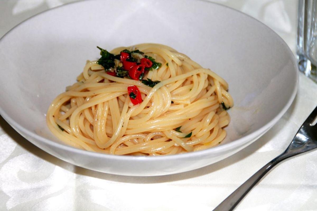 Spaghetti Aglio Olio e Peperocino - Rezept - Bild Nr. 2