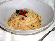 Spaghetti Aglio Olio e Peperocino - Rezept - Bild Nr. 2