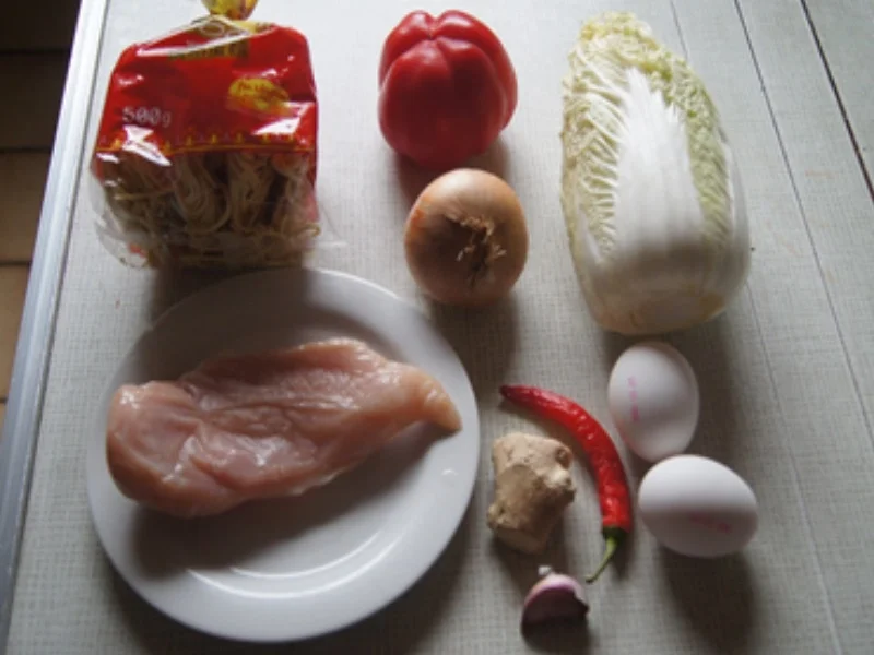 Rezept: Gebratene Nudeln mit Putenbrustfilet Bild Nr. 3 Gebratene Nudeln mit Putenbrustfilet - Rezept - Bild Nr. 3