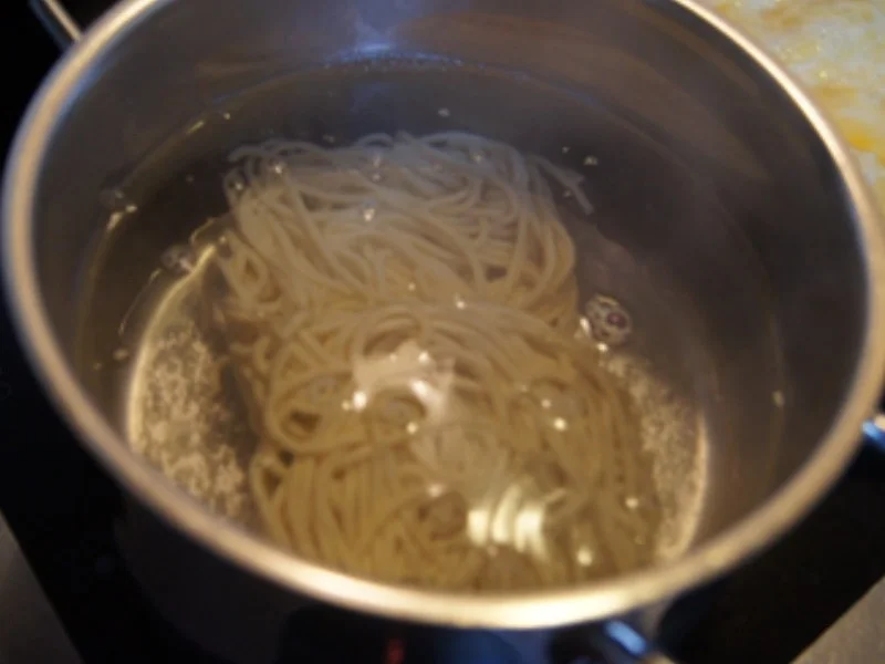 Rezept: Gebratene Nudeln mit Putenbrustfilet Bild Nr. 4 Gebratene Nudeln mit Putenbrustfilet - Rezept - Bild Nr. 4