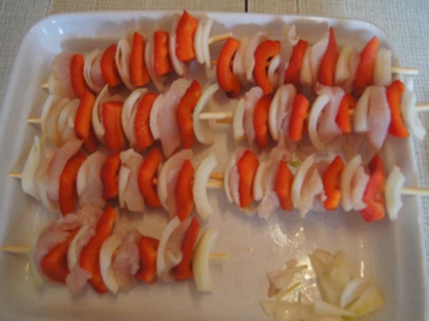 Asiatische Möhrensuppe mit Honig-Putenspießen - Rezept - kochbar.de