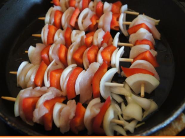 Asiatische Möhrensuppe mit Honig-Putenspießen - Rezept - kochbar.de