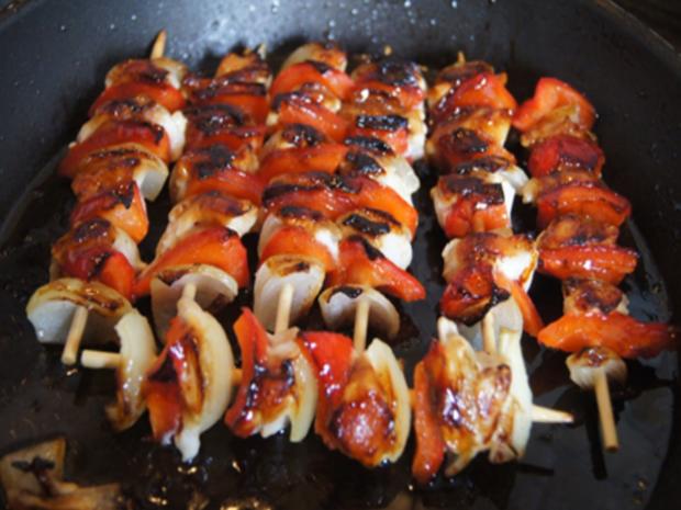 Asiatische Möhrensuppe mit Honig-Putenspießen - Rezept - kochbar.de