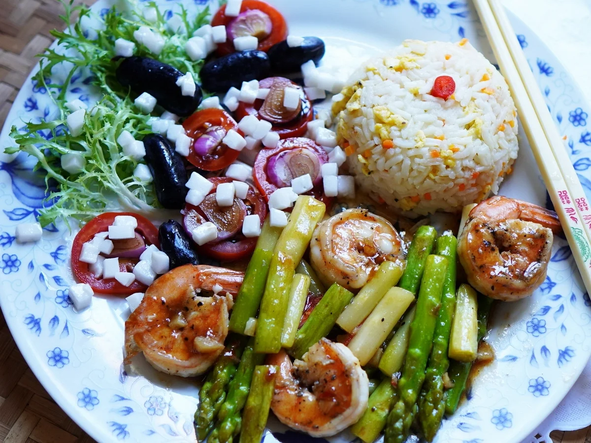 Garnelen mit grünem Spargel - Gung Pad Noh May Farang - Rezept - Bild Nr. 2