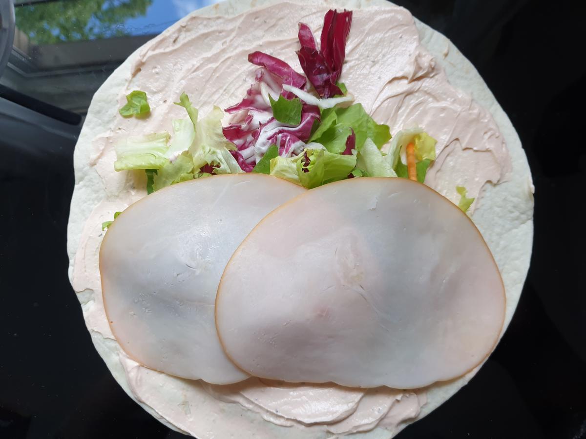 Wrap mit Hähnchen-Aufschnitt - Rezept - Bild Nr. 7