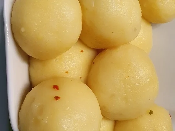 Rindergulasch mit Pilzen Rotkohl und Seidenknödel - Rezept - Bild Nr. 10392