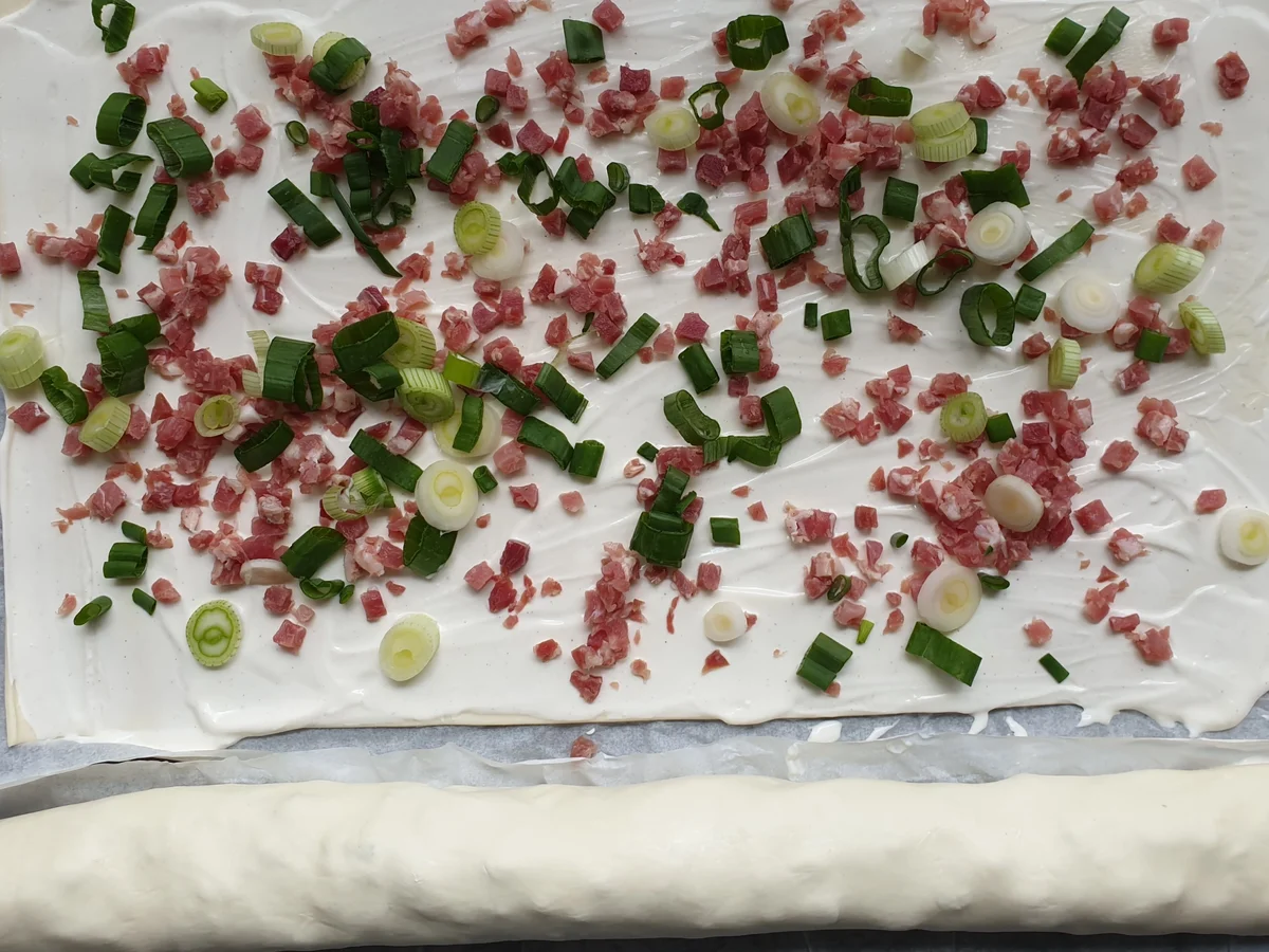 Flammkuchenrollen aus Blätterteig - Rezept - Bild Nr. 10391