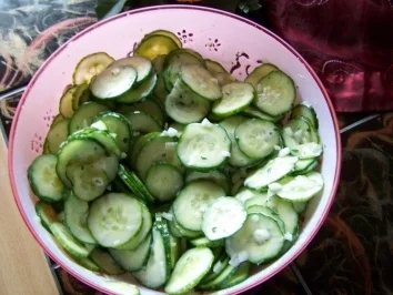 Rezept: Gurkensalat mit Joghurt Gurkensalat mit Joghurt - Rezept