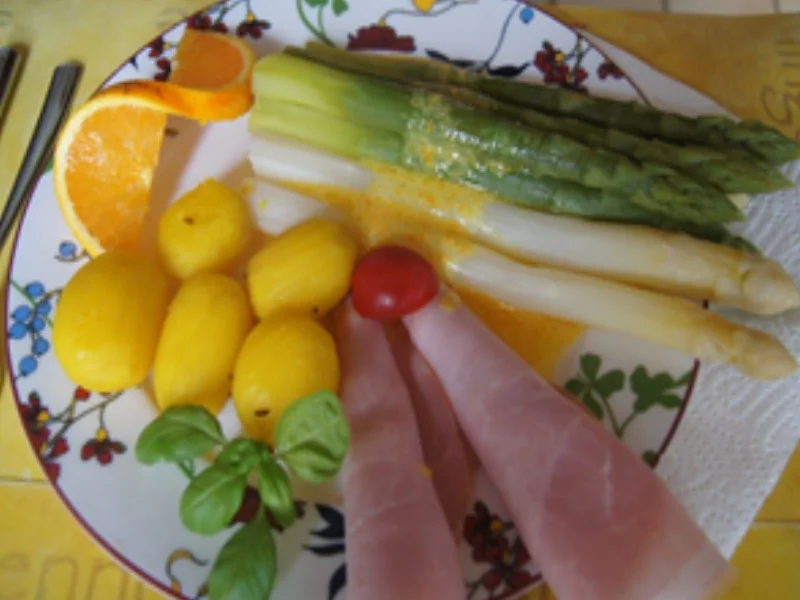 Spargelmix mit Orangensauce, Prager Schinken und Drillingen - Rezept - Bild Nr. 2