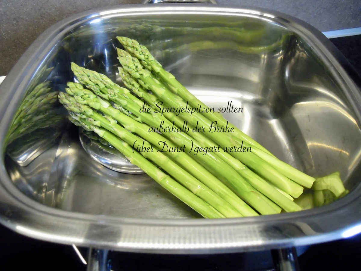 Frühlings Spargel mit Käse Sahne Sauce und Erdbeeren - Rezept - Bild Nr. 5