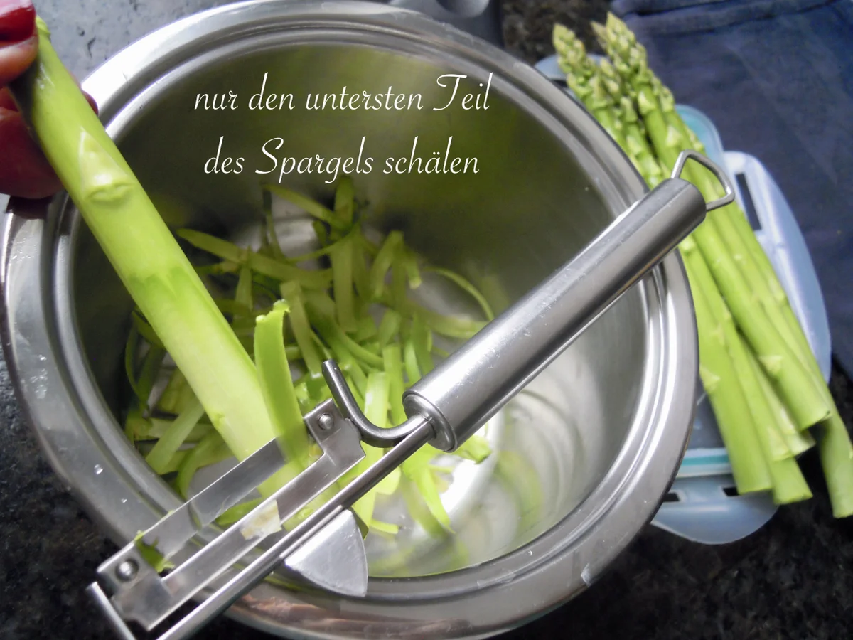 Frühlings Spargel mit Käse Sahne Sauce und Erdbeeren - Rezept - Bild Nr. 3