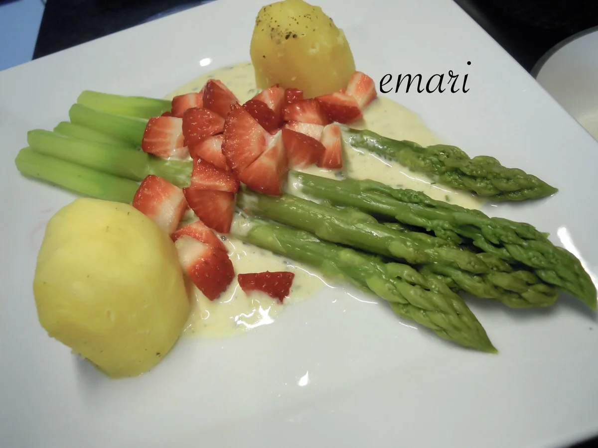 Frühlings Spargel mit Käse Sahne Sauce und Erdbeeren - Rezept - Bild Nr. 8