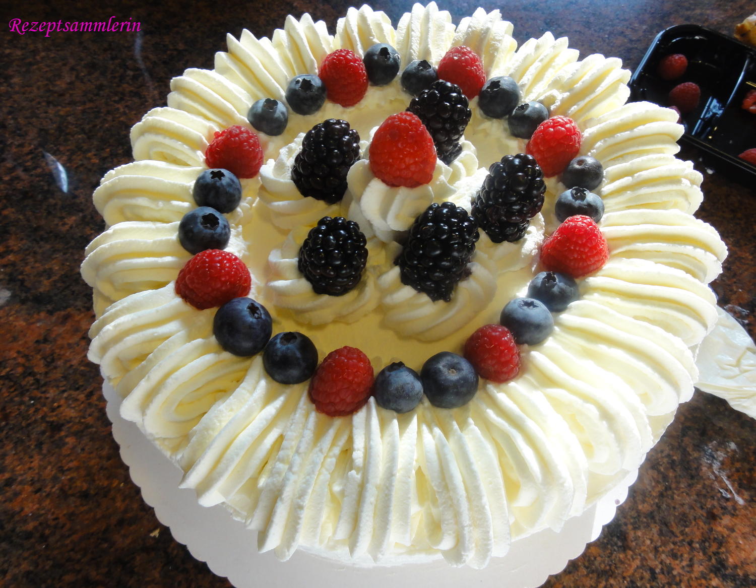 Biskuit: eine &amp;quot; BEERIGE &amp;quot; ~ TORTE - Rezept - kochbar.de