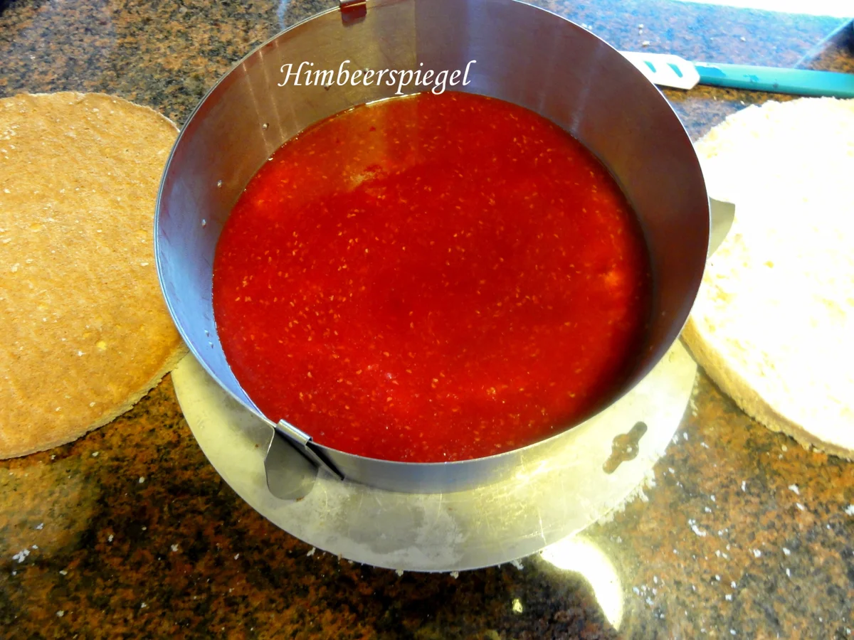 Biskuit:   eine " BEERIGE " ~ TORTE - Rezept - Bild Nr. 10438