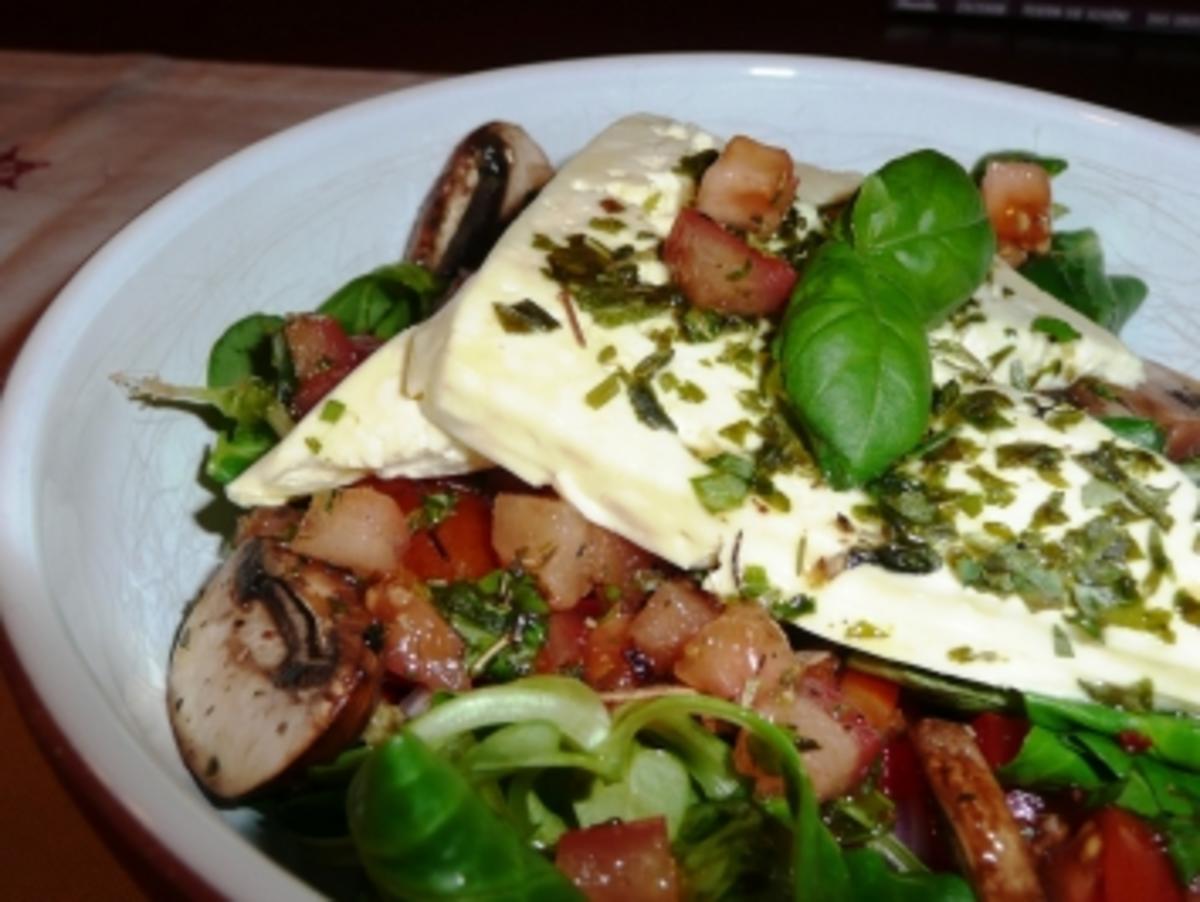 Feldsalat Mit Warmen Ziegenkase Rezept Kochbar De