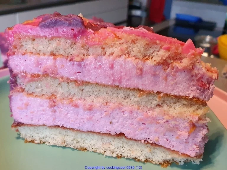 Erdbeerceme Torte ohne Schnickschnack aber besonders im Geschmack - Rezept - Bild Nr. 10