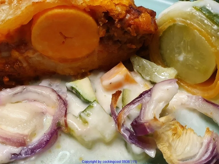 Bolognese in der Pizzateig Rolle als kleine Zwischenmahlzeit - Rezept - Bild Nr. 10424