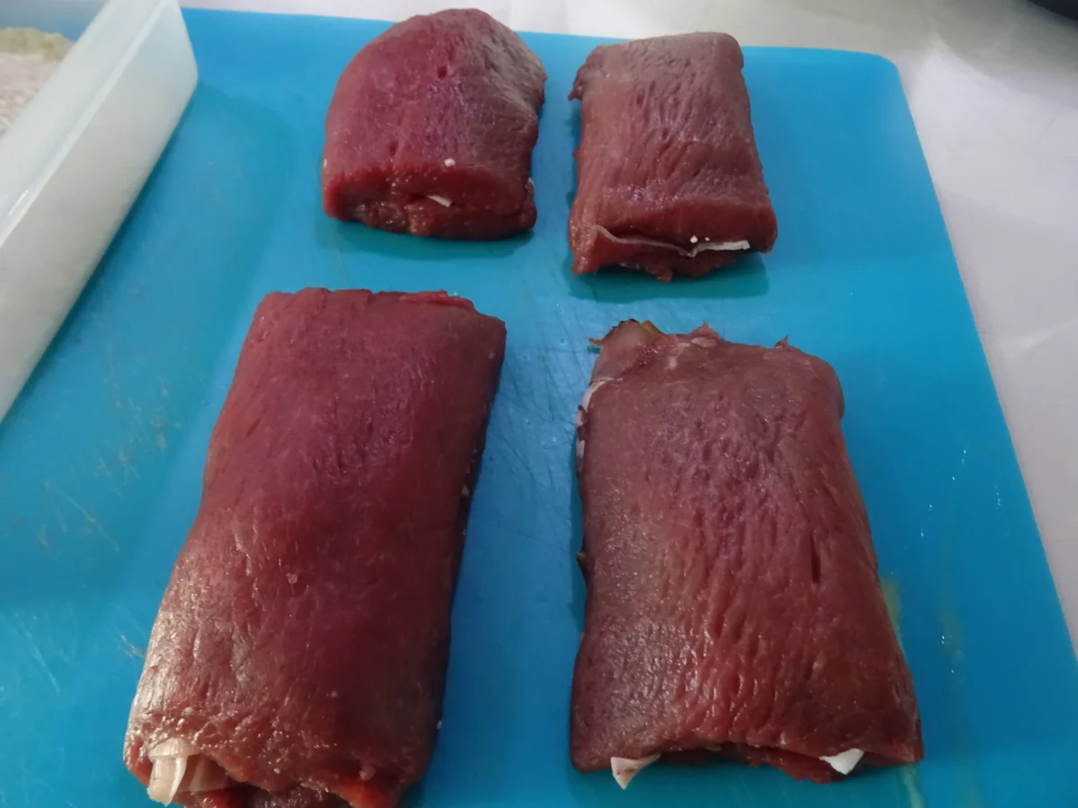 Cordon bleu vom Lamm mit Bauernsalat und Schafskäse-Creme - Rezept - Bild Nr. 5