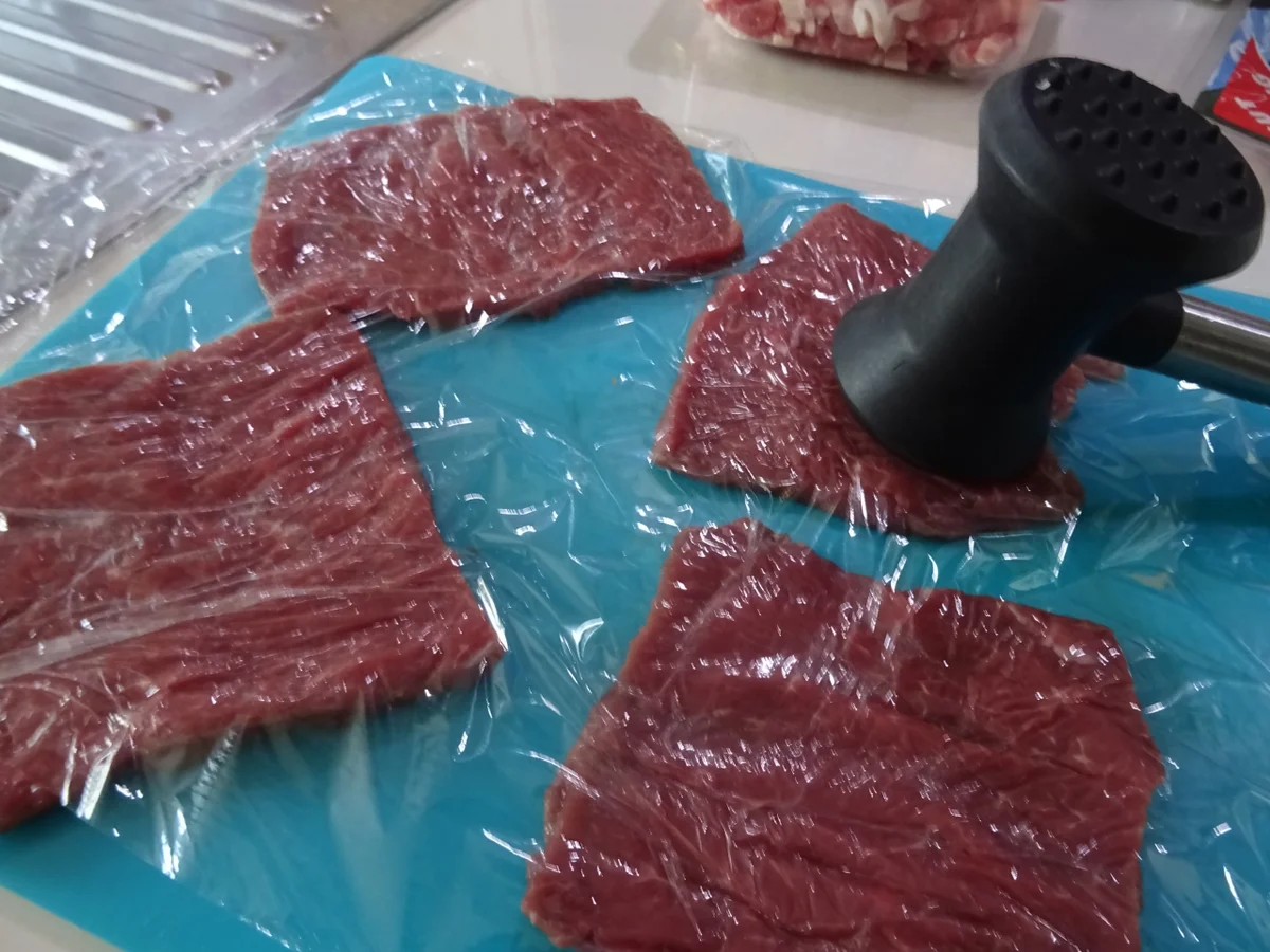 Cordon bleu vom Lamm mit Bauernsalat und Schafskäse-Creme - Rezept - Bild Nr. 7