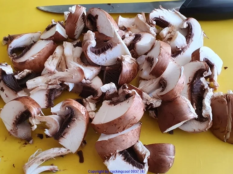 Putengulasch mit Pilzen schnell gemacht - Rezept - Bild Nr. 7