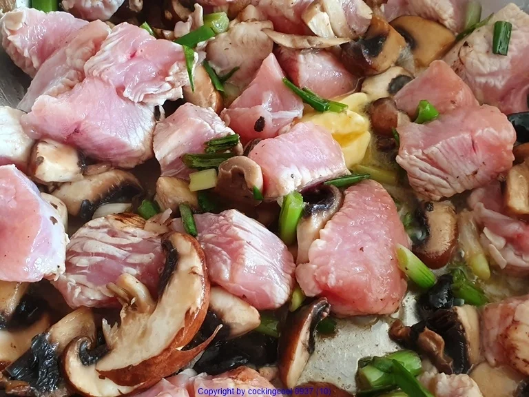 Putengulasch mit Pilzen schnell gemacht - Rezept - Bild Nr. 11