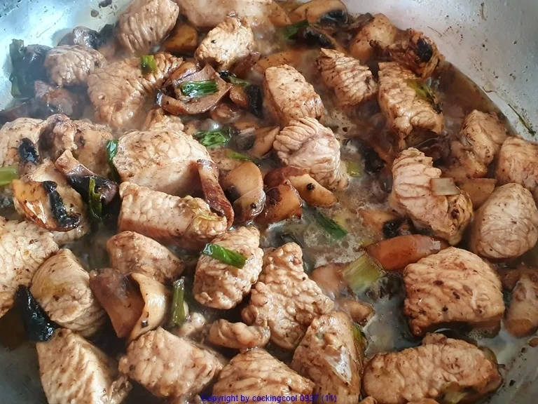 Putengulasch mit Pilzen schnell gemacht - Rezept - Bild Nr. 12