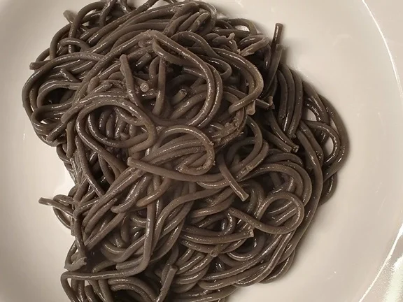 Spiegelei; Pasta; Salat - Rezept - Bild Nr. 10418