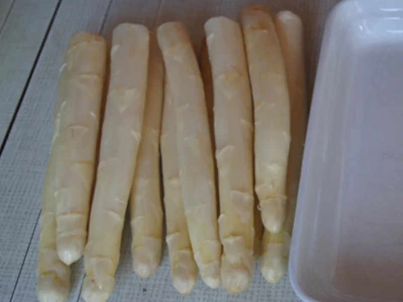 Rezept: Spargel mit schneller Hollandaise, Serrano Schinken und Drillingen Bild Nr. 3 Spargel mit schneller Hollandaise, Serrano Schinken und Drillingen - Rezept - Bild Nr. 3