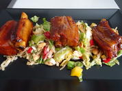 Glasierte Kotelett-Rippchen auf Chinakohl-Ramen-Salat - Rezept - Bild Nr. 2