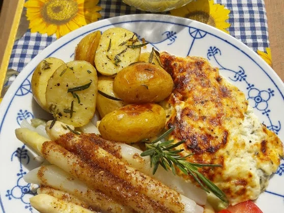 Rezept: Hähnchenfilets mit Spargel und Rosmarin-Kartoffeln Bild Nr. 2 Hähnchenfilets mit Spargel und Rosmarin-Kartoffeln - Rezept - Bild Nr. 2