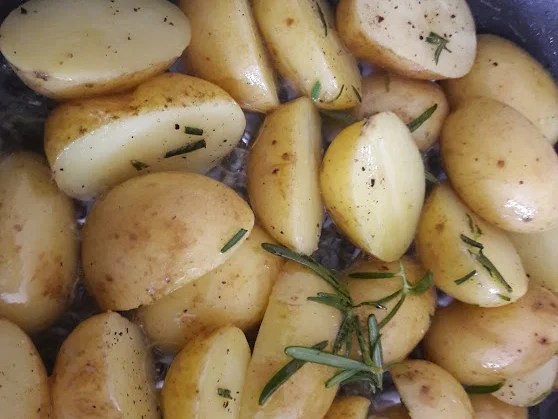 Rezept: Hähnchenfilets mit Spargel und Rosmarin-Kartoffeln Bild Nr. 10438 Hähnchenfilets mit Spargel und Rosmarin-Kartoffeln - Rezept - Bild Nr. 10438