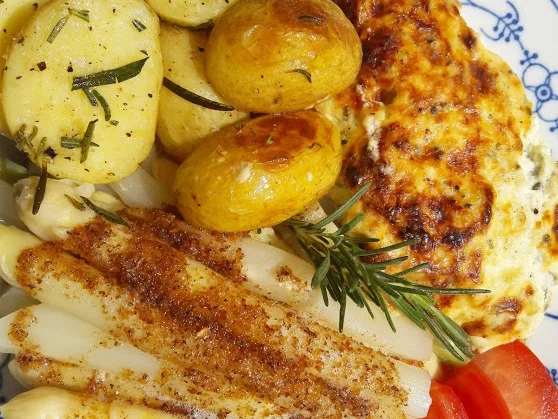Rezept: Hähnchenfilets mit Spargel und Rosmarin-Kartoffeln Bild Nr. 10439 Hähnchenfilets mit Spargel und Rosmarin-Kartoffeln - Rezept - Bild Nr. 10439