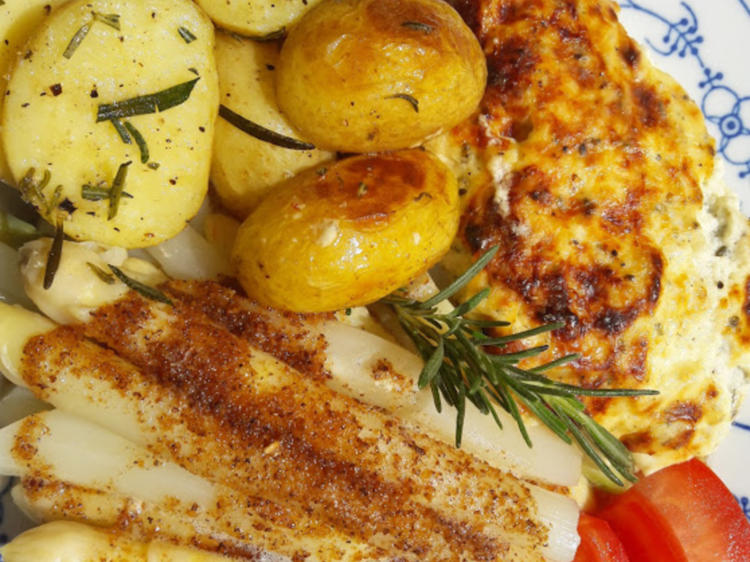 Hähnchenfilets mit Spargel und Rosmarin Kartoffeln - einfach - von loewe_bs