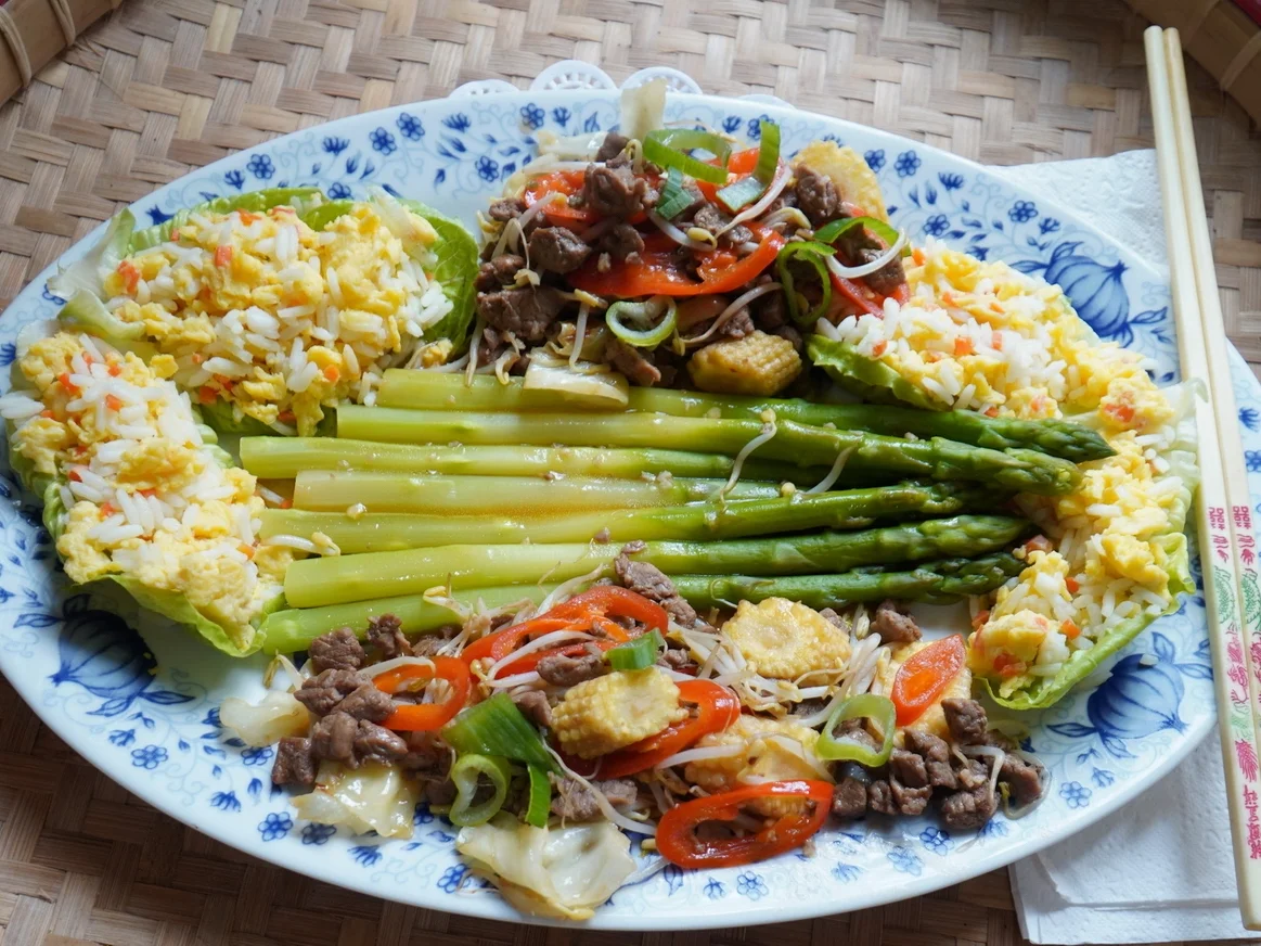 Rezept: Grüner Spargel mit Rindfleisch und Mandarin Blütenreis Bild Nr. 2 Grüner Spargel mit Rindfleisch und Mandarin Blütenreis - Rezept - Bild Nr. 2