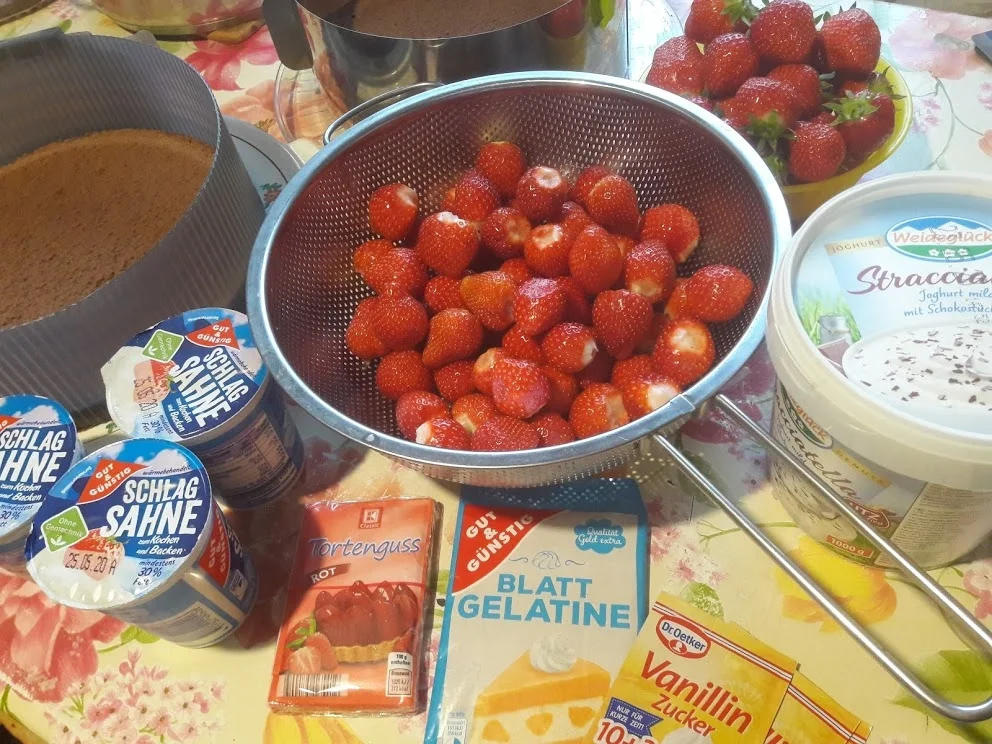 Joghurtstracciatella-Torte und Erdbeer-Torte - Rezept - Bild Nr. 7