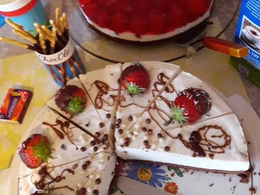 Joghurtstracciatella-Torte und Erdbeer-Torte - Rezept - Bild Nr. 21