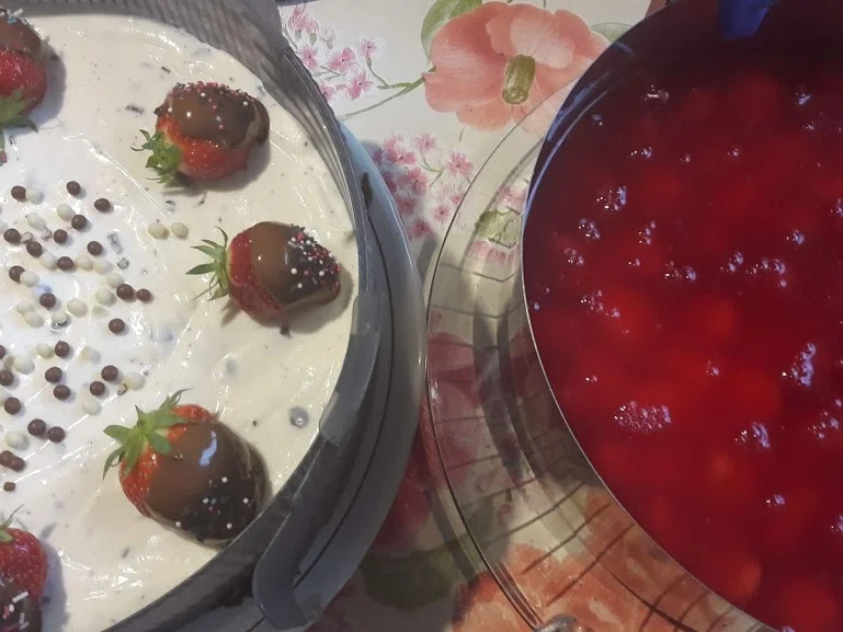Joghurtstracciatella-Torte und Erdbeer-Torte - Rezept - Bild Nr. 18