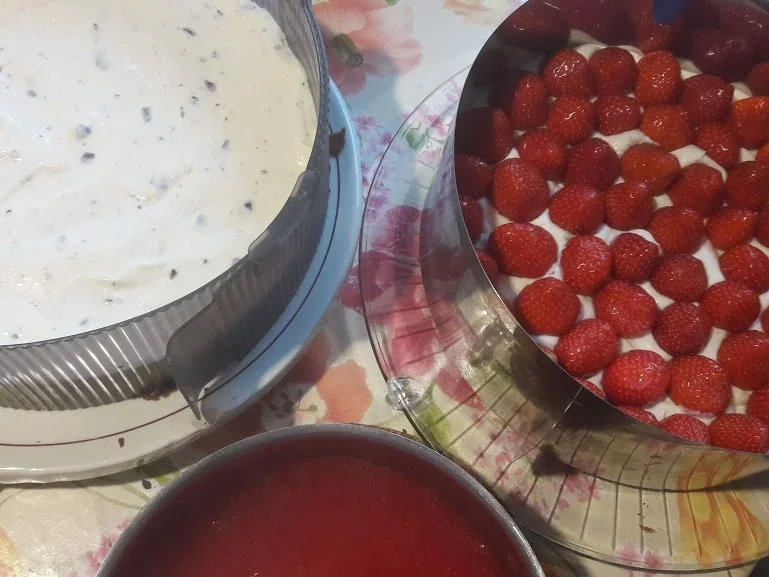 Joghurtstracciatella-Torte und Erdbeer-Torte - Rezept - Bild Nr. 15