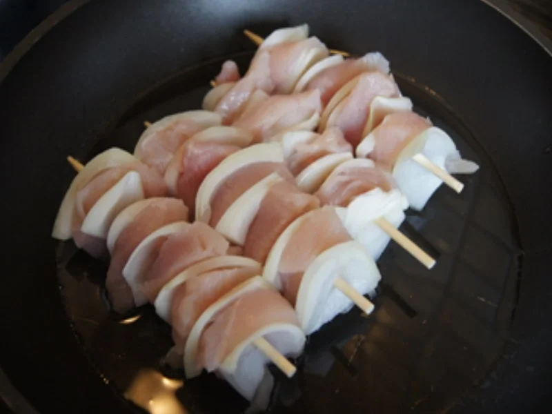 Hähnchenspieße mit Erdnusssauce und gemischter Salat mit Orangendressing - Rezept - Bild Nr. 7