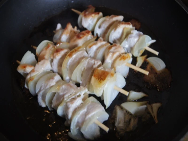 Hähnchenspieße mit Erdnusssauce und gemischter Salat mit Orangendressing - Rezept - Bild Nr. 9