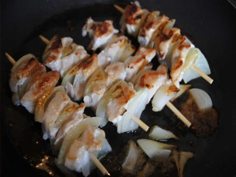 Hähnchenspieße mit Erdnusssauce und gemischter Salat mit Orangendressing - Rezept - Bild Nr. 10