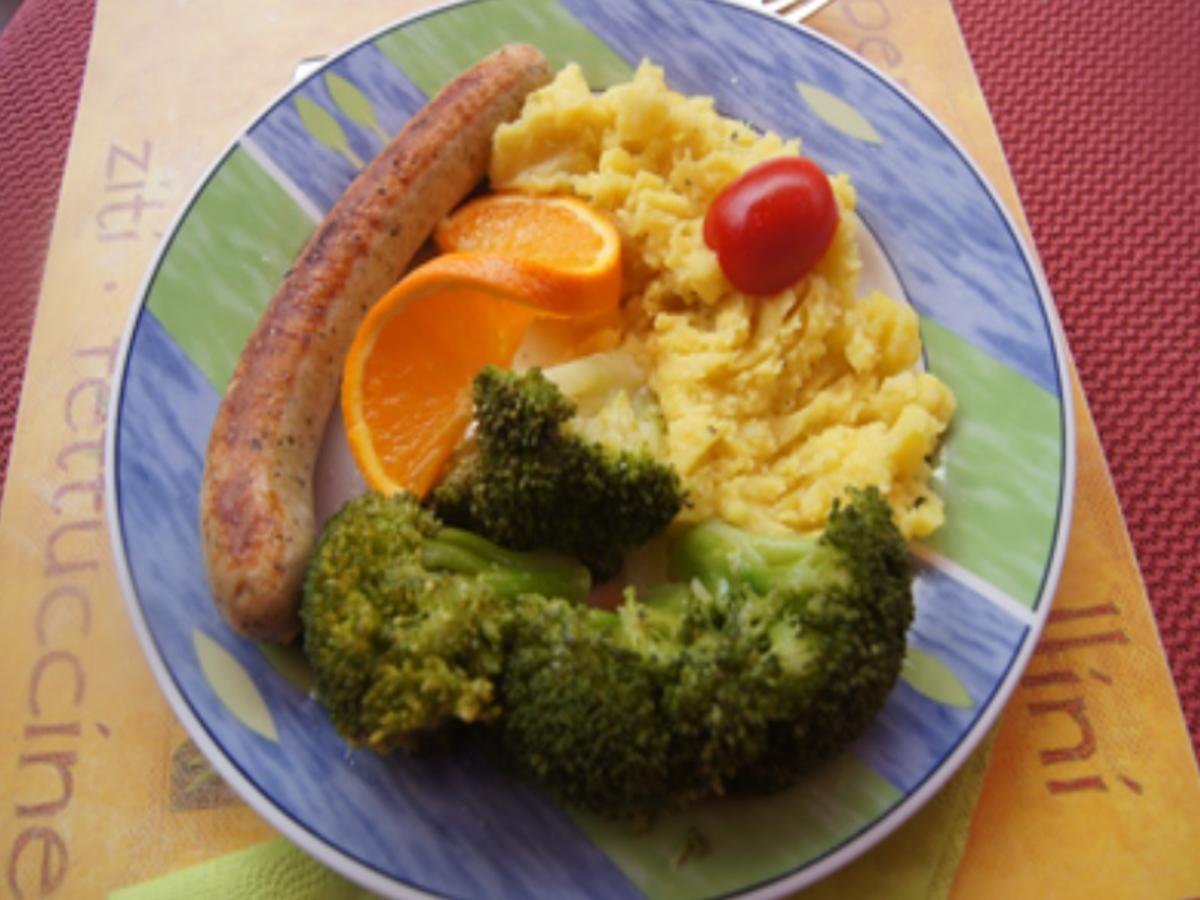 Bratwurst mit Brokkoli und Kartoffelstampf - Rezept - kochbar.de